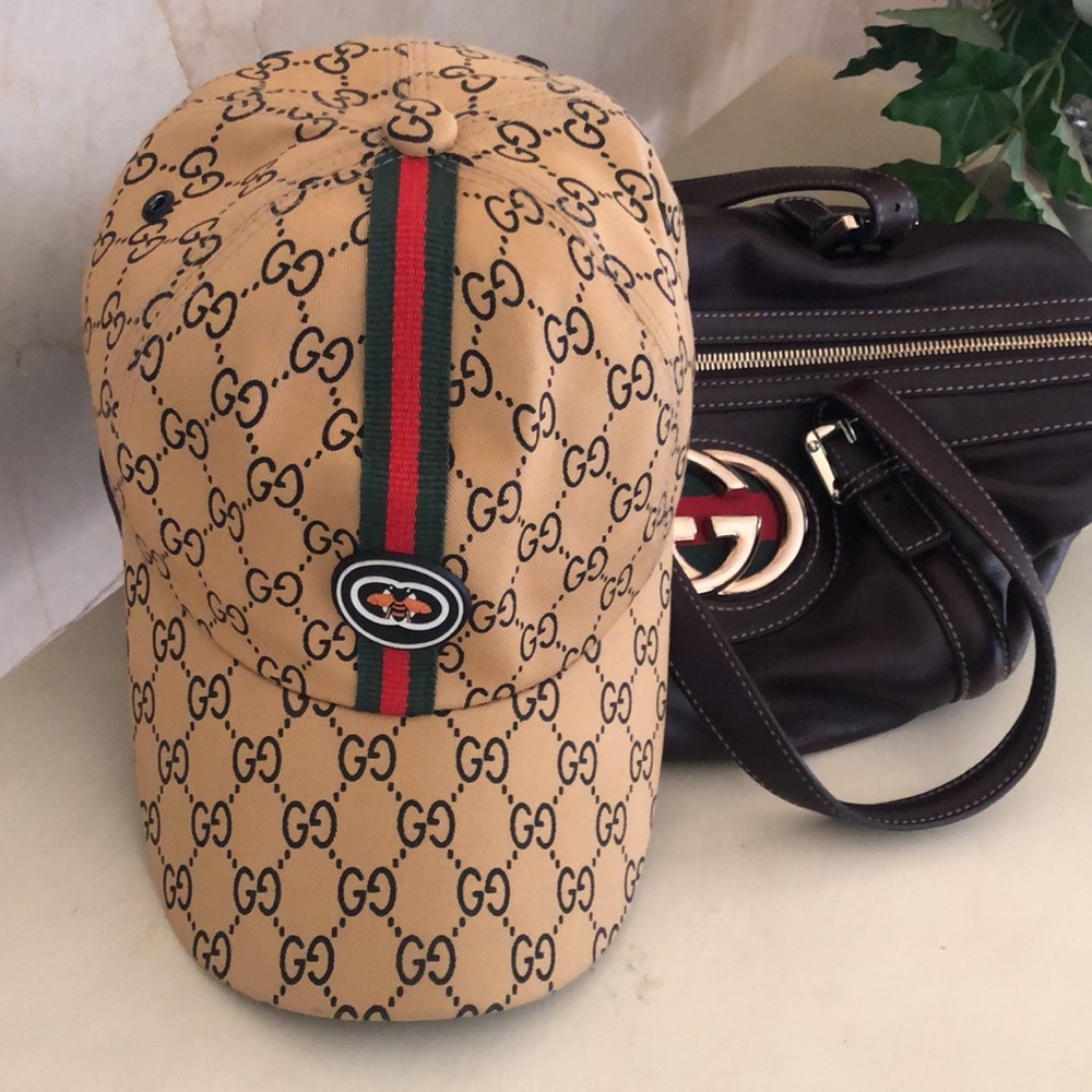 NWOT Logo (Beige) G baseball cap with house brand Bee